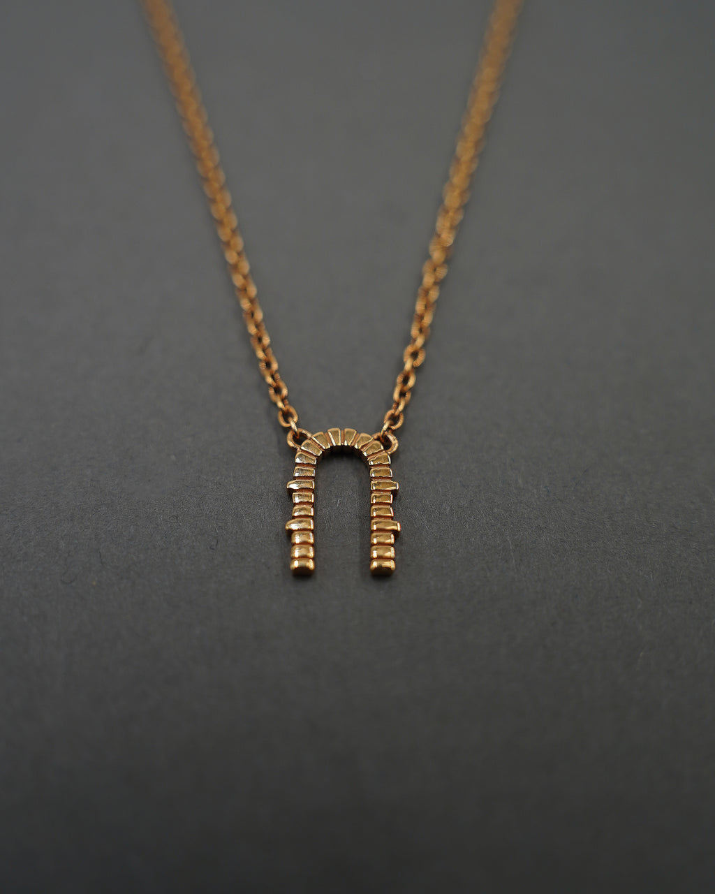 KÄRLEKSPORTEN HALSBAND GULD