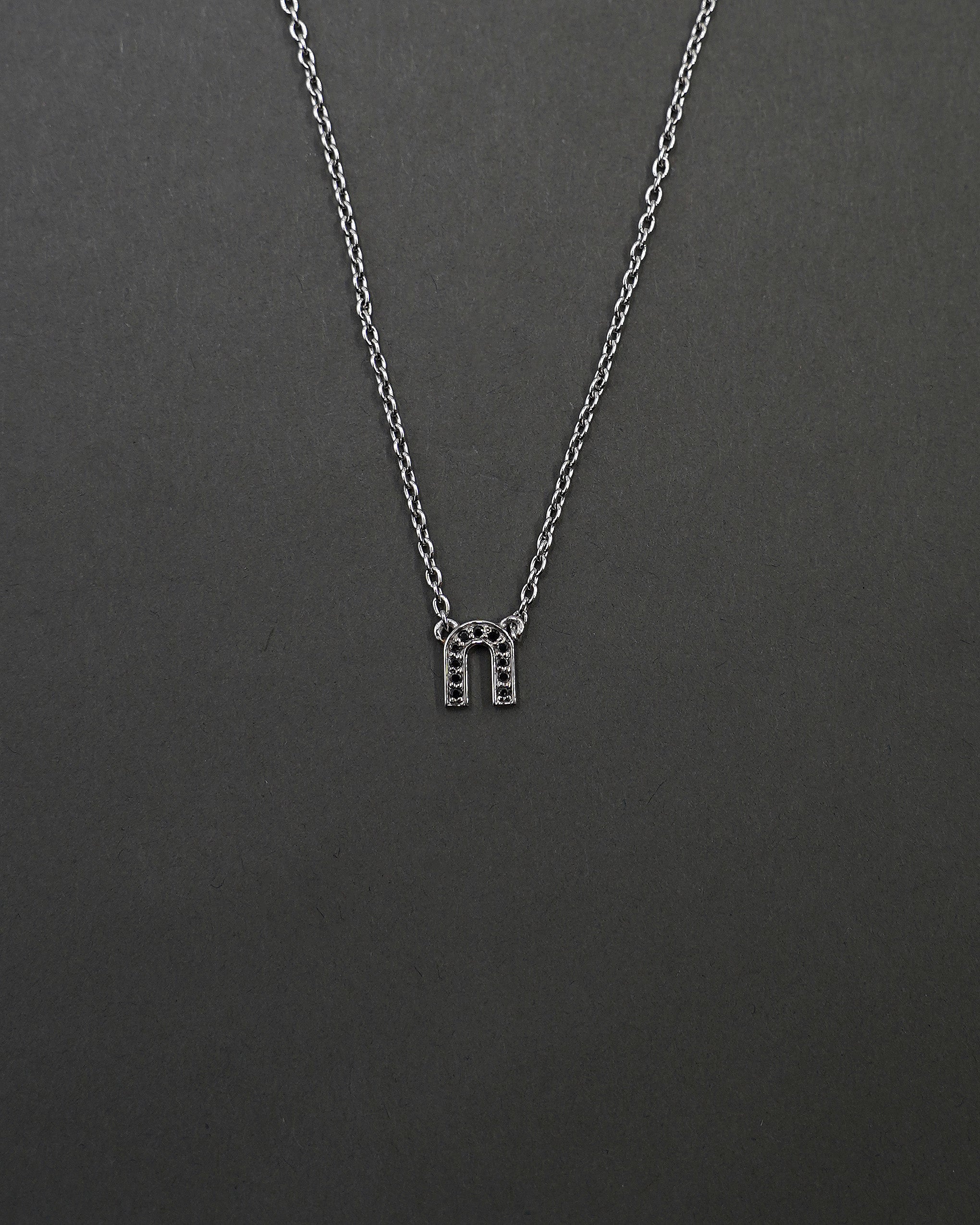 KÄRLEKSPORTEN HALSBAND MINI SVART DIAMANT VITGULD