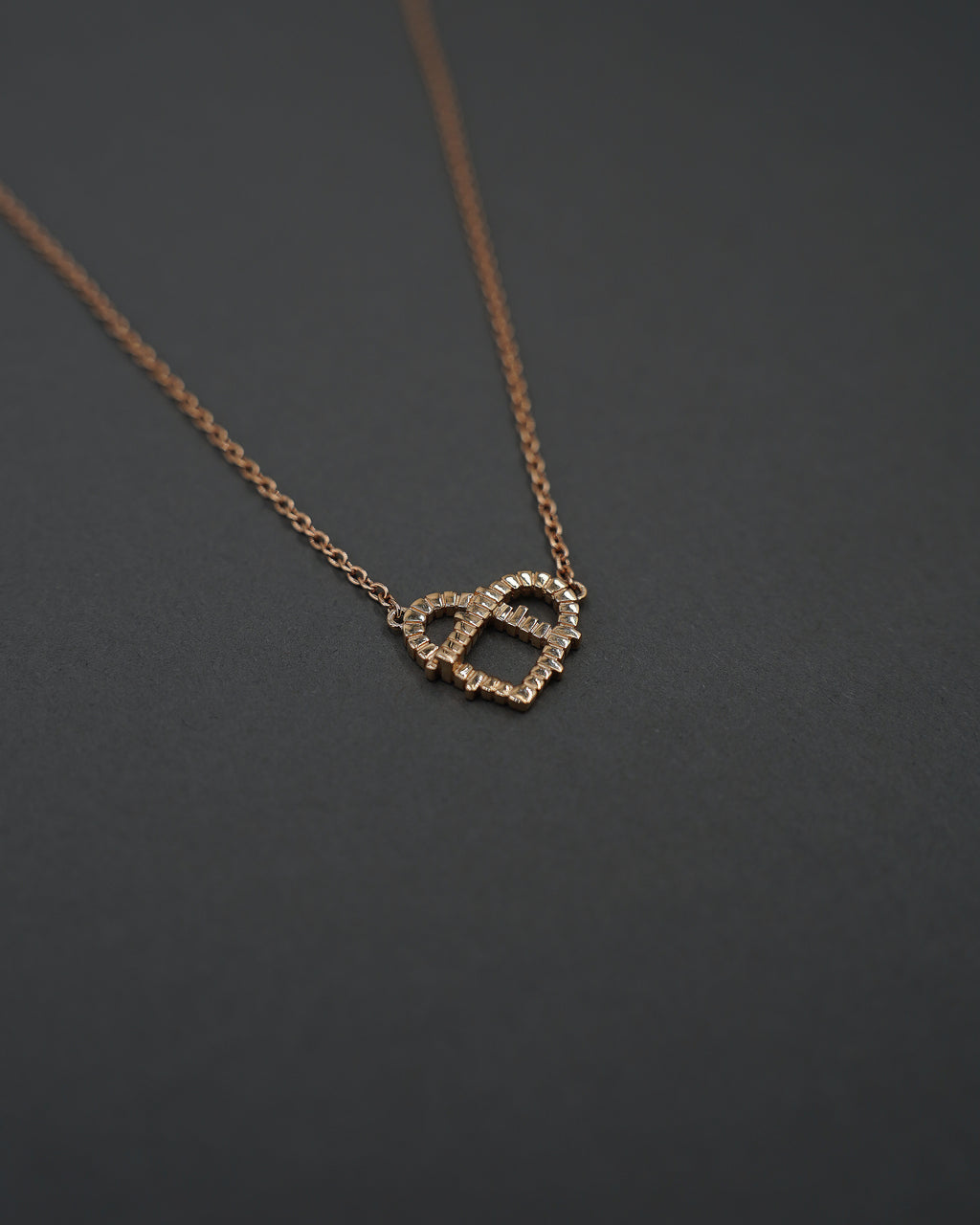 KÄRLEKSPORTEN HJÄRTA HALSBAND GULD