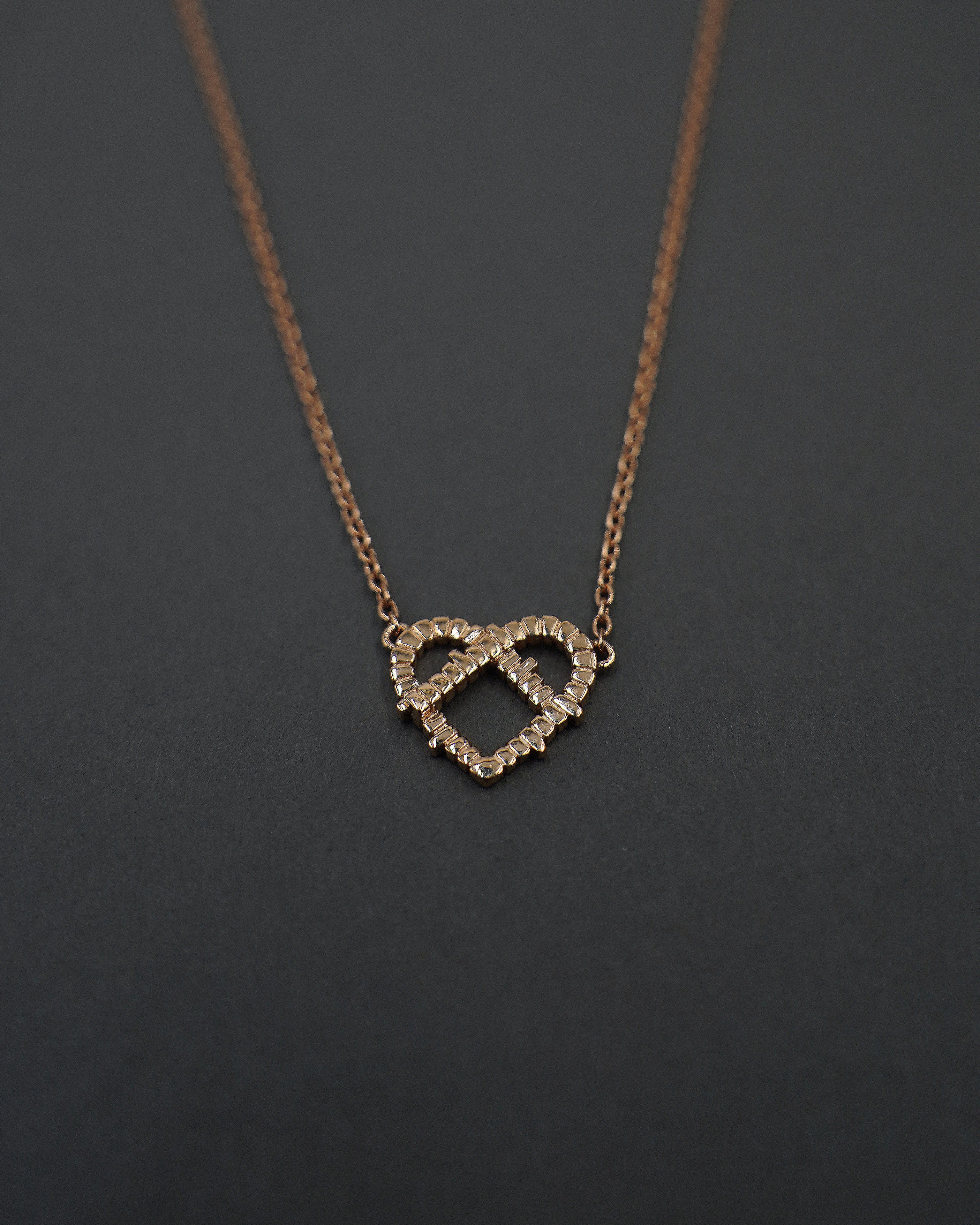 KÄRLEKSPORTEN HJÄRTA HALSBAND GULD