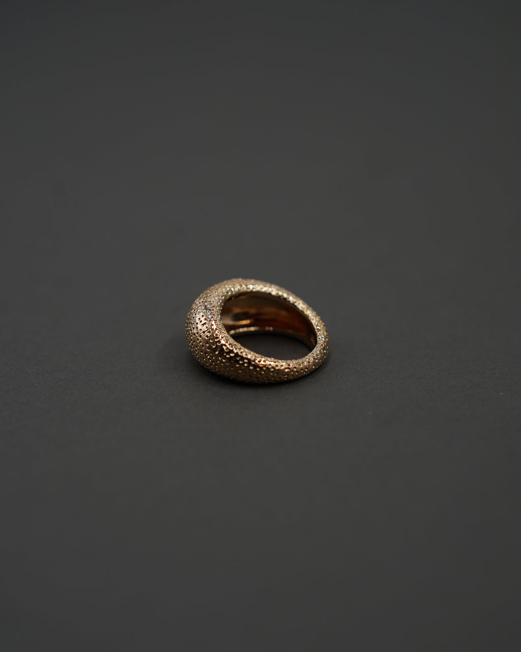 MOON RING M STRUKTUR GULD
