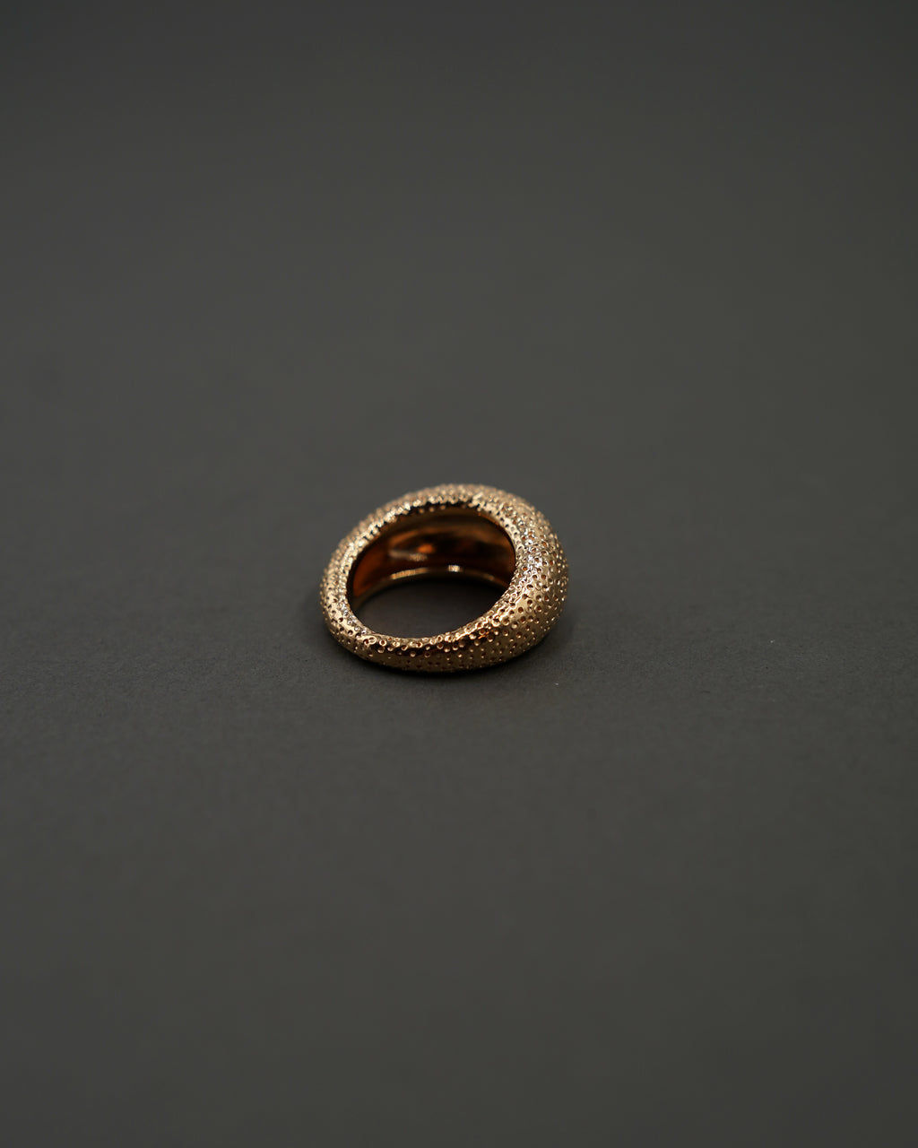 MOON RING M STRUKTUR GULD