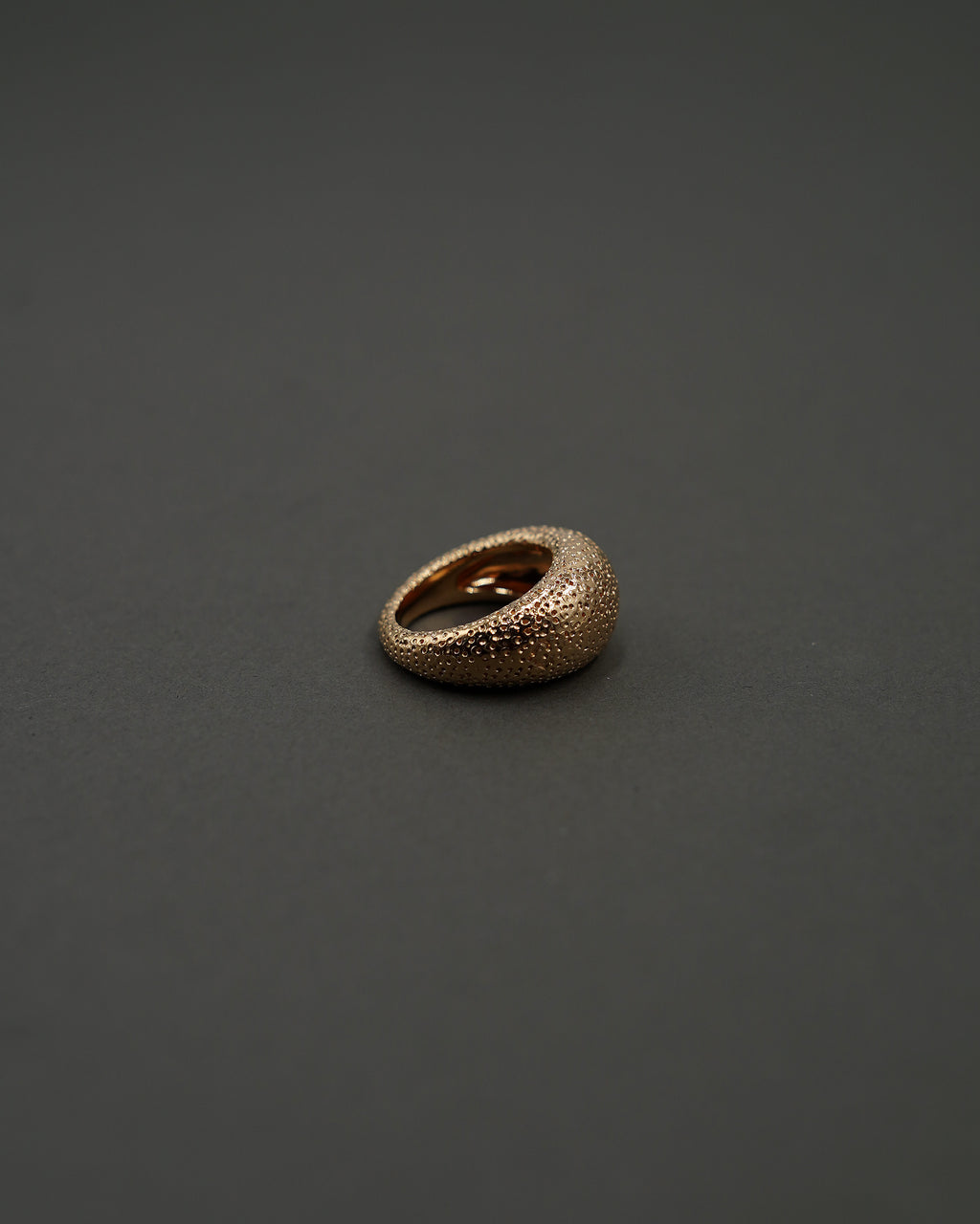 MOON RING M STRUKTUR GULD