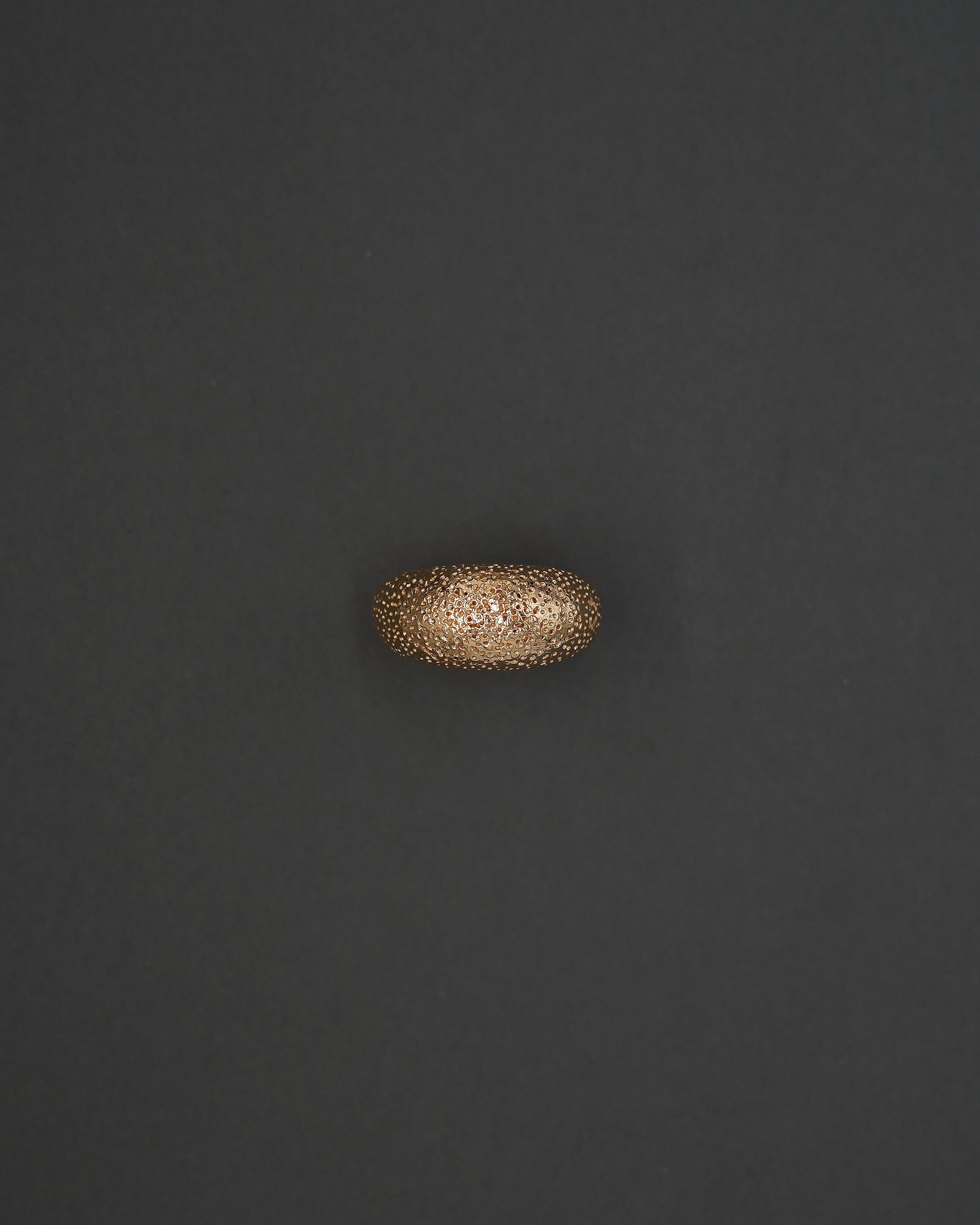 MOON RING M STRUKTUR GULD