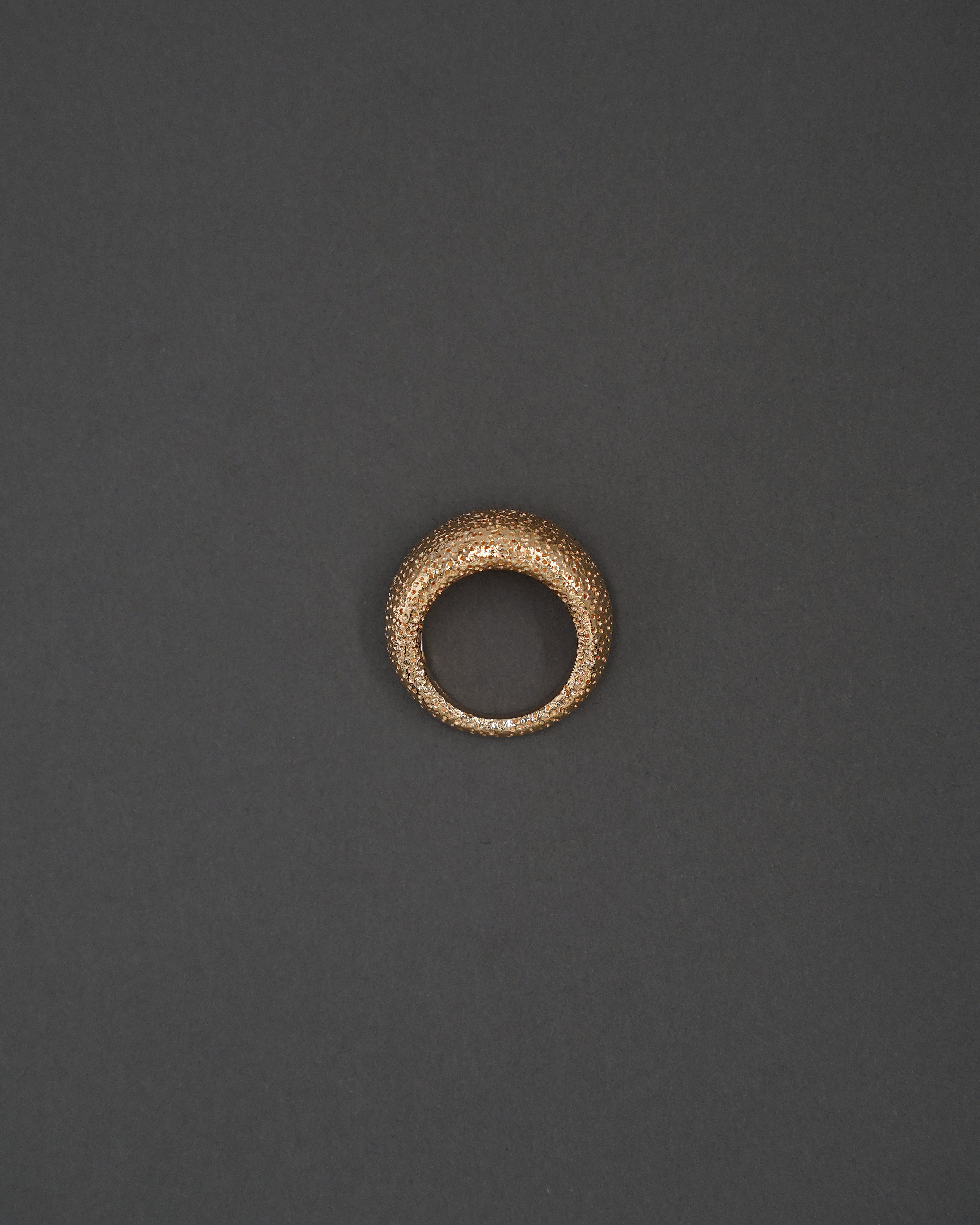 MOON RING M STRUKTUR GULD