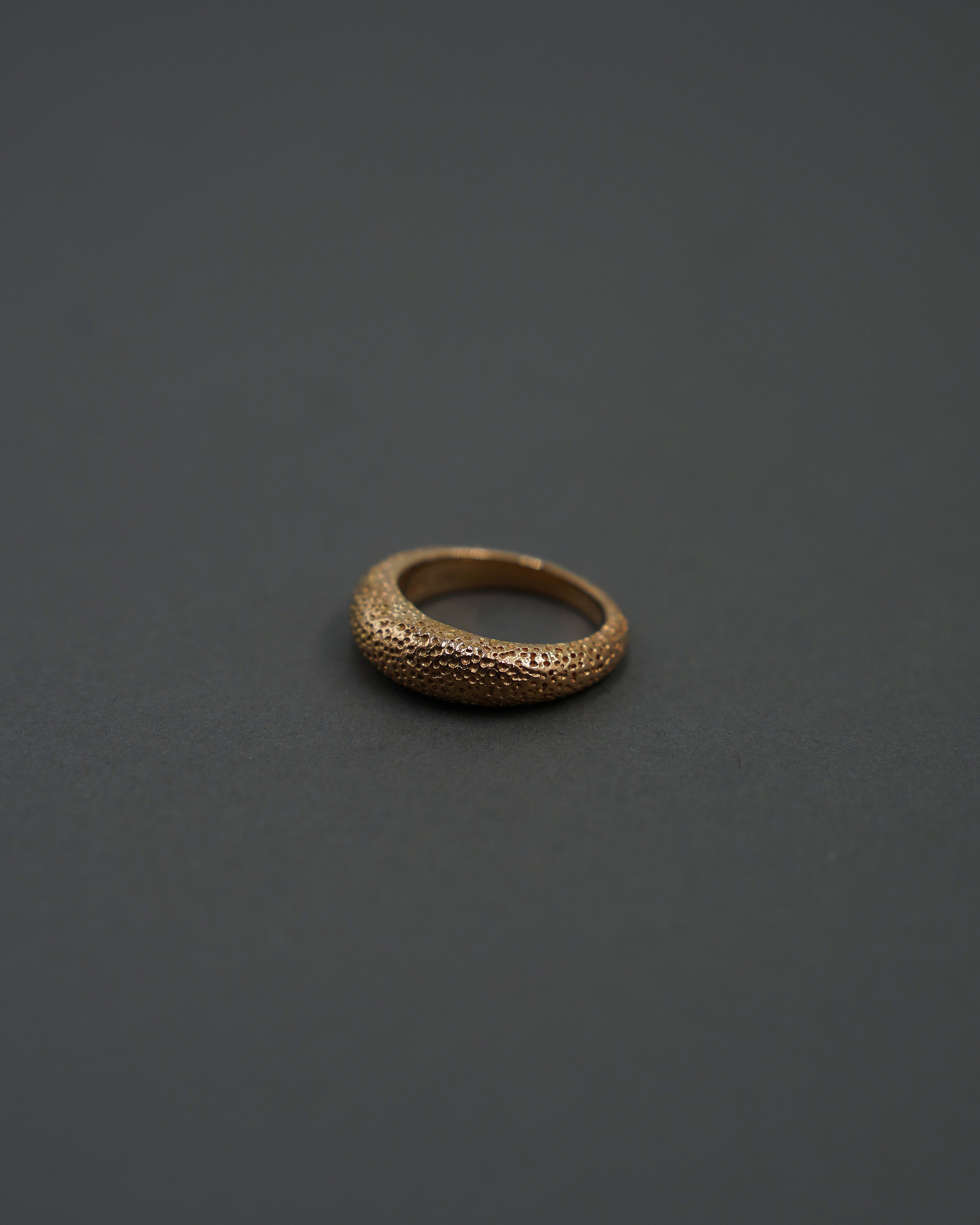 MOON RING S STRUKTUR GULD