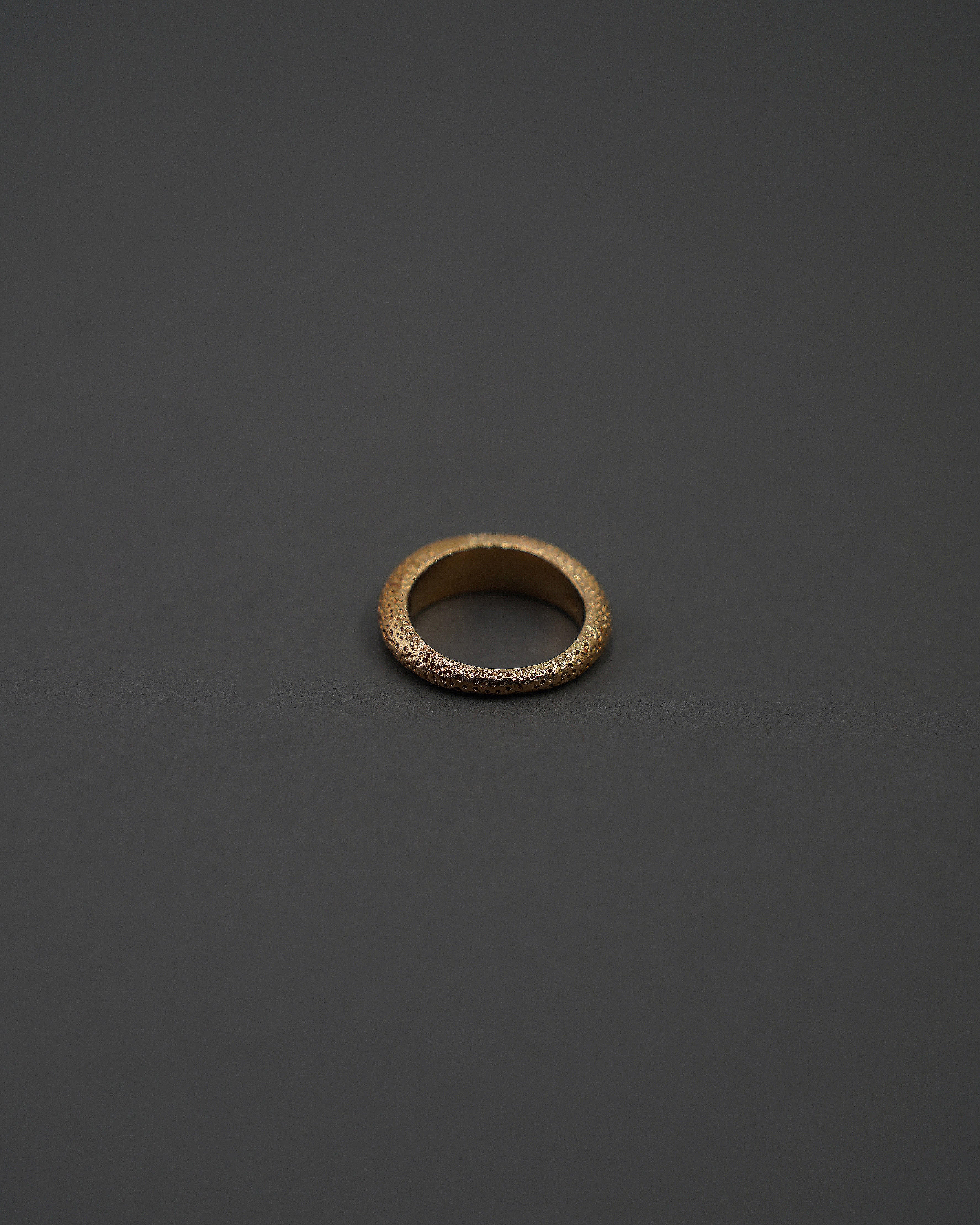 MOON RING S STRUKTUR GULD