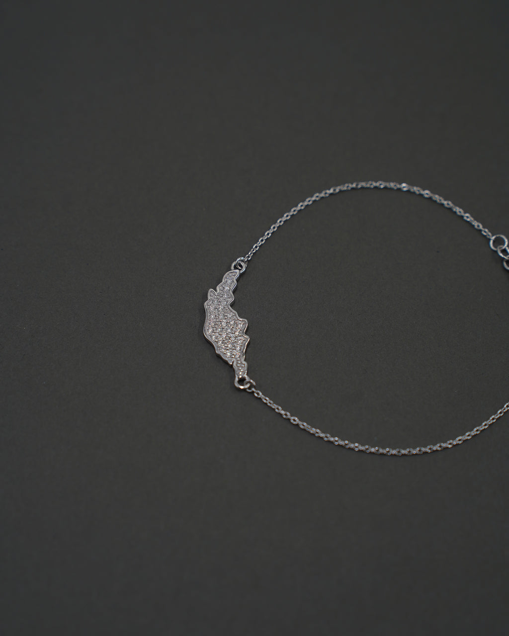 ÖJN ARMBAND DIAMANT VITGULD
