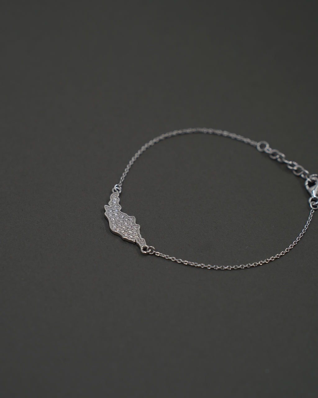 ÖJN ARMBAND DIAMANT VITGULD