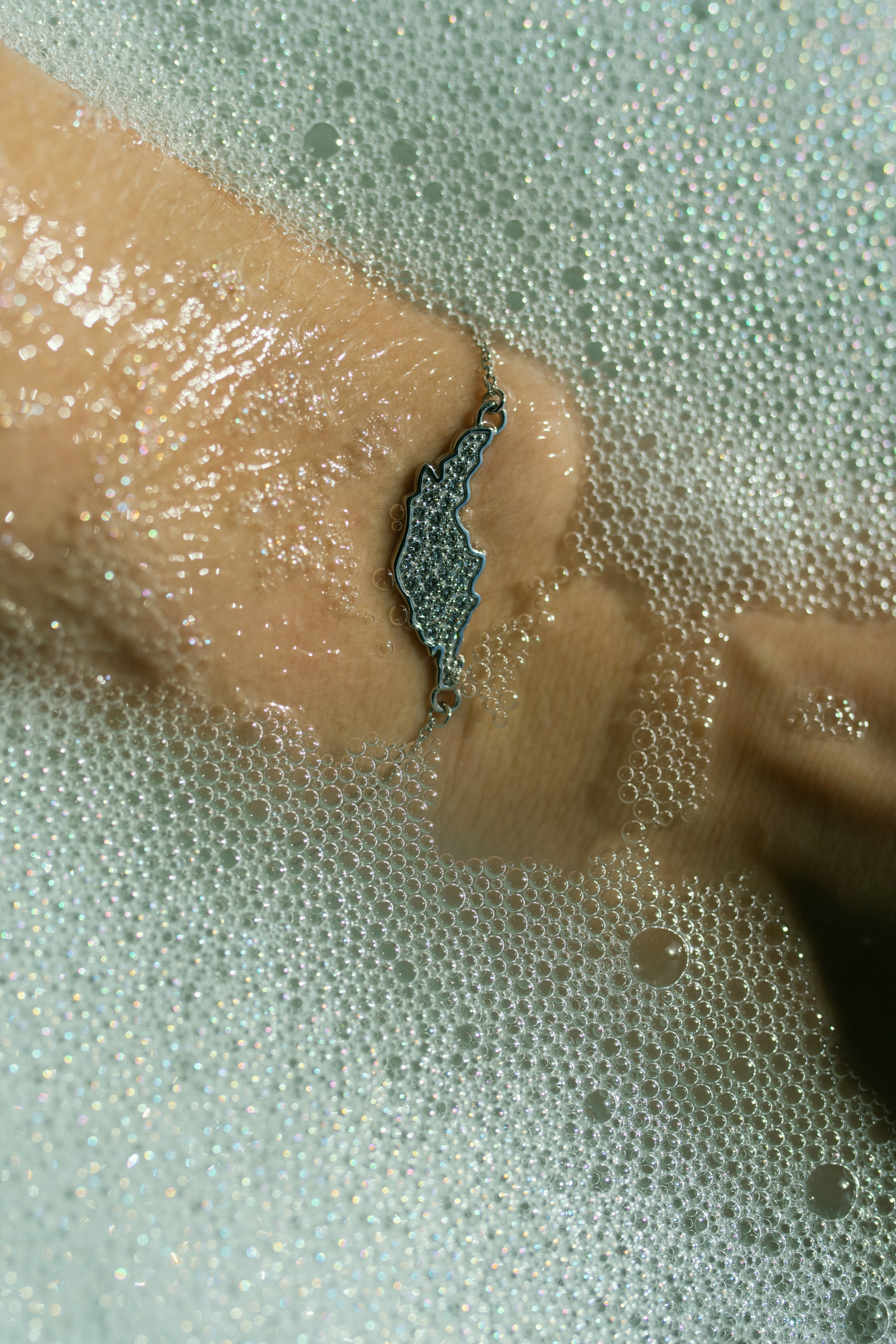 ÖJN ARMBAND DIAMANT VITGULD