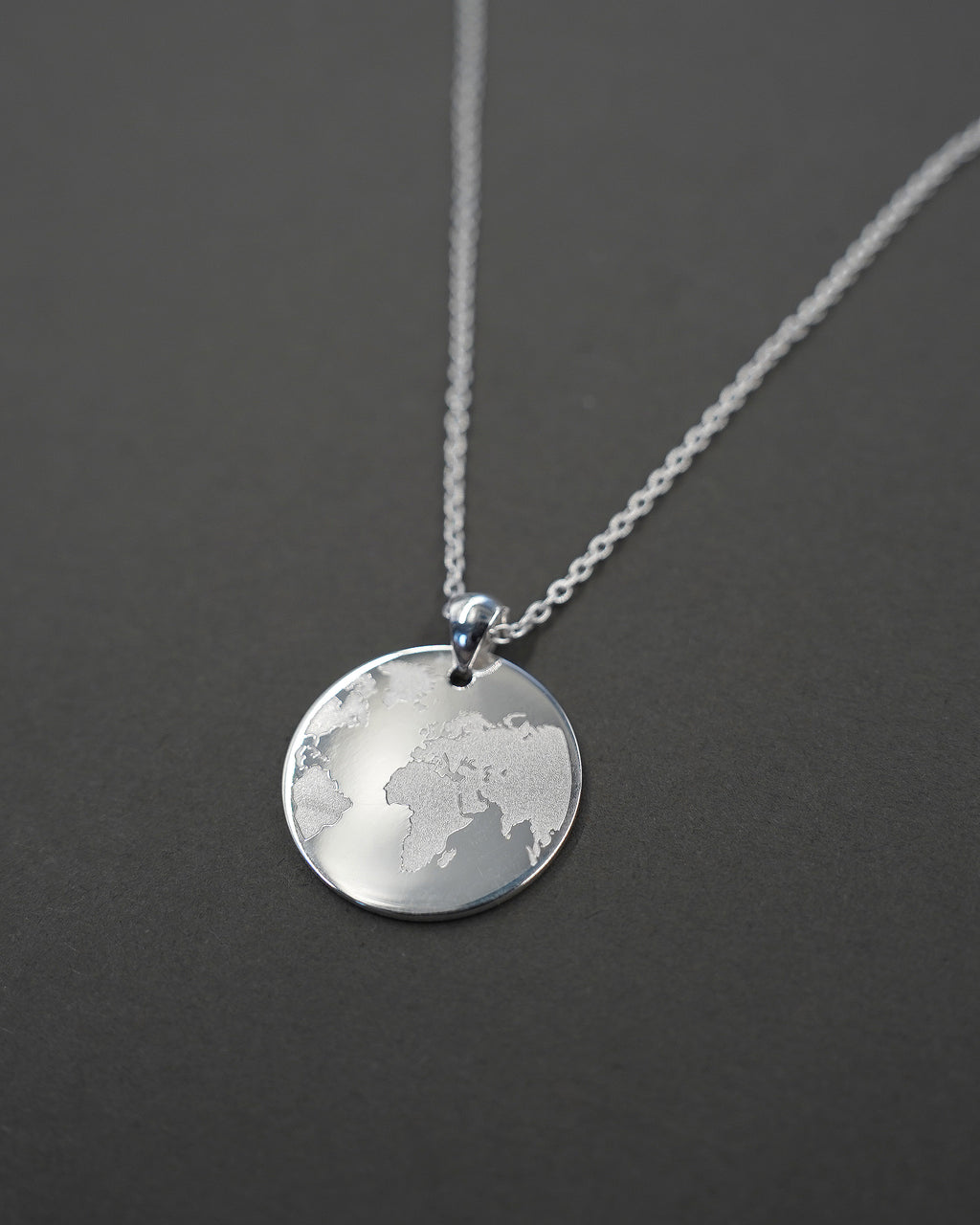 ONE WORLD HALSBAND SILVER