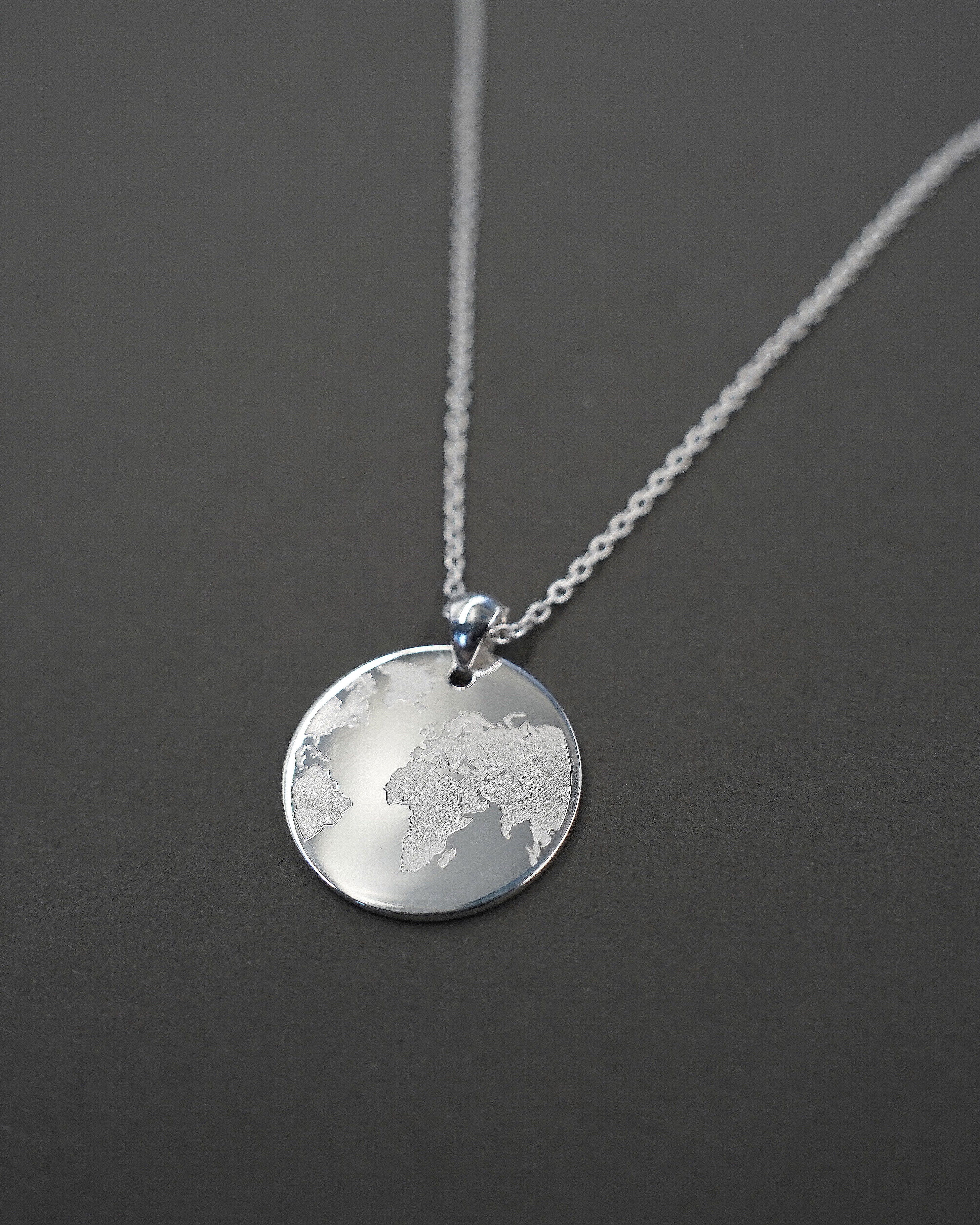 ONE WORLD HALSBAND SILVER