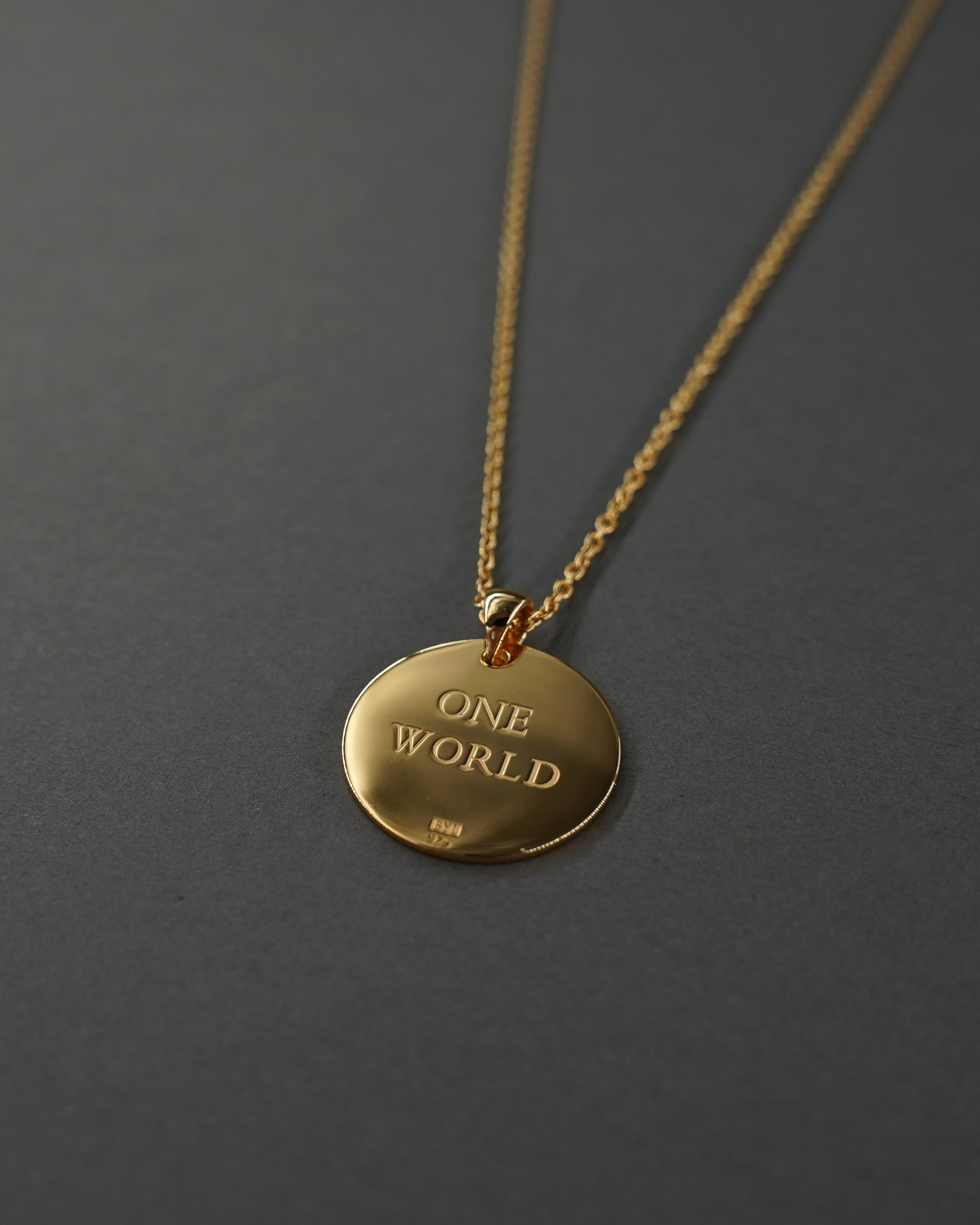 ONE WORLD HALSBAND FÖRGYLLD