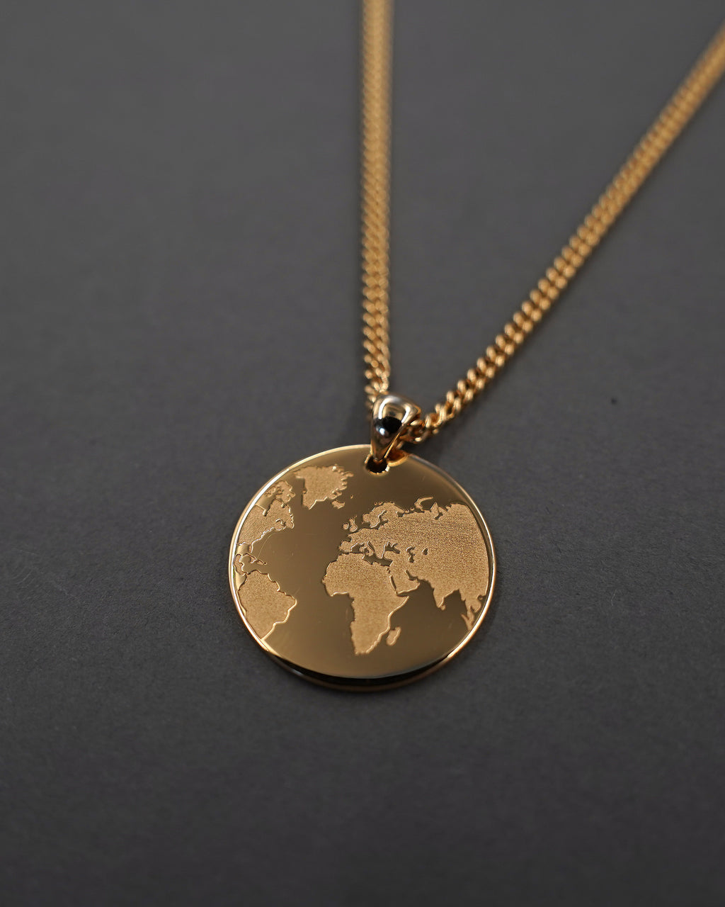 ONE WORLD HALSBAND FÖRGYLLD PANSAR