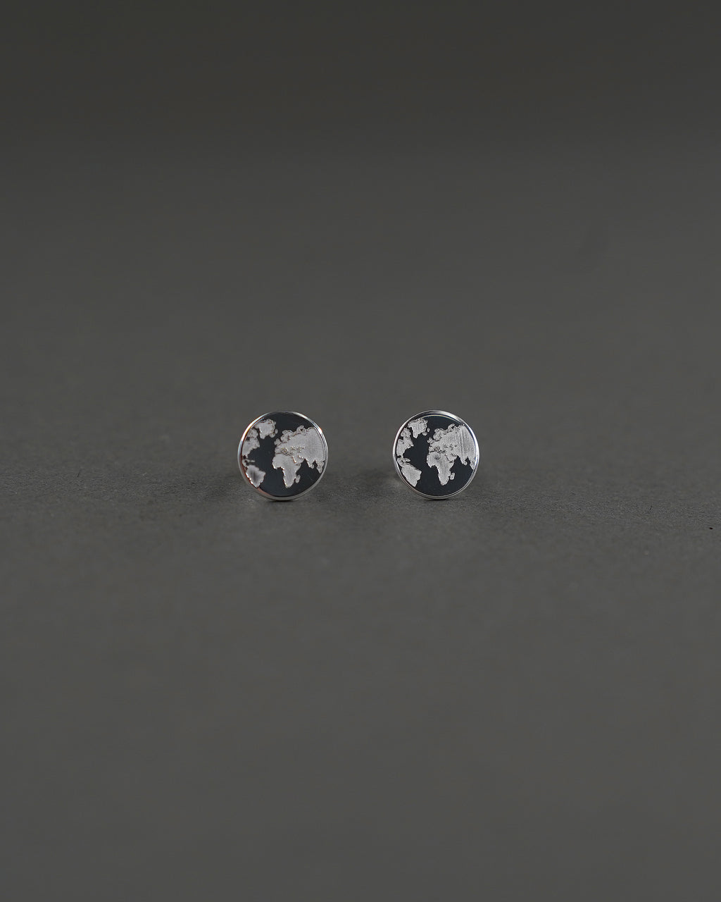 ONE WORLD ÖRHÄNGE MINI SILVER