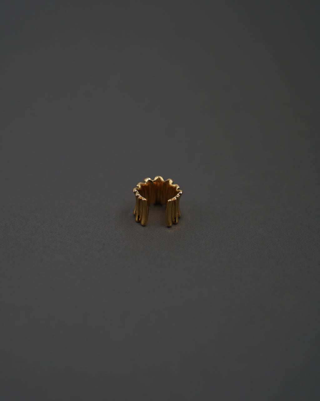 POPPY EARCUFF 10MM FÖRGYLLD