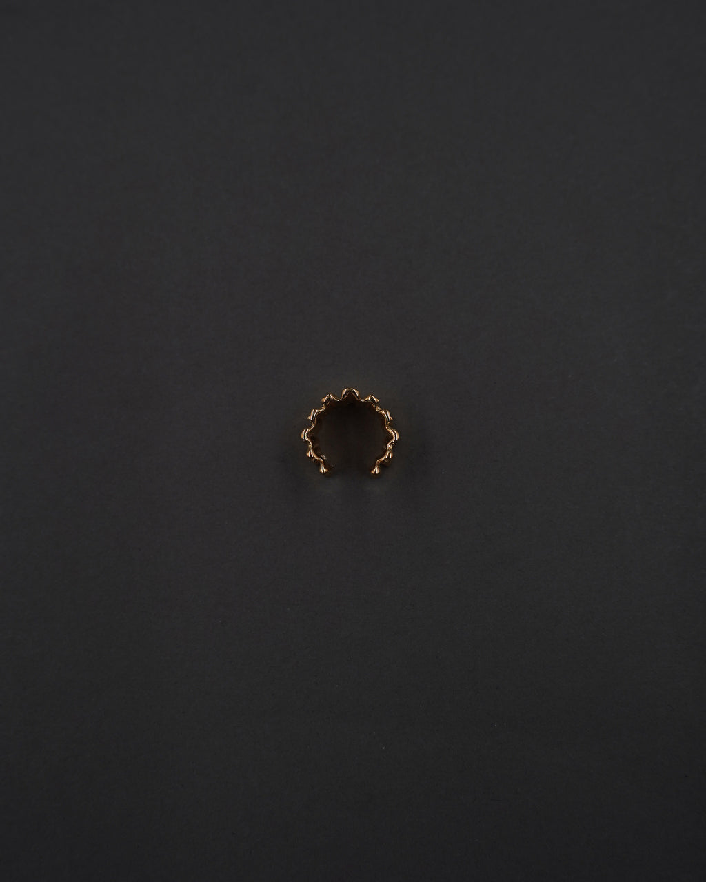 POPPY EARCUFF 10MM FÖRGYLLD