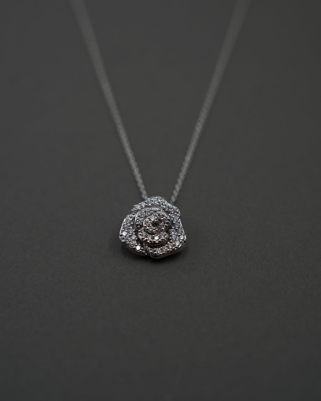 ROS HALSBAND M DIAMANT VITGULD