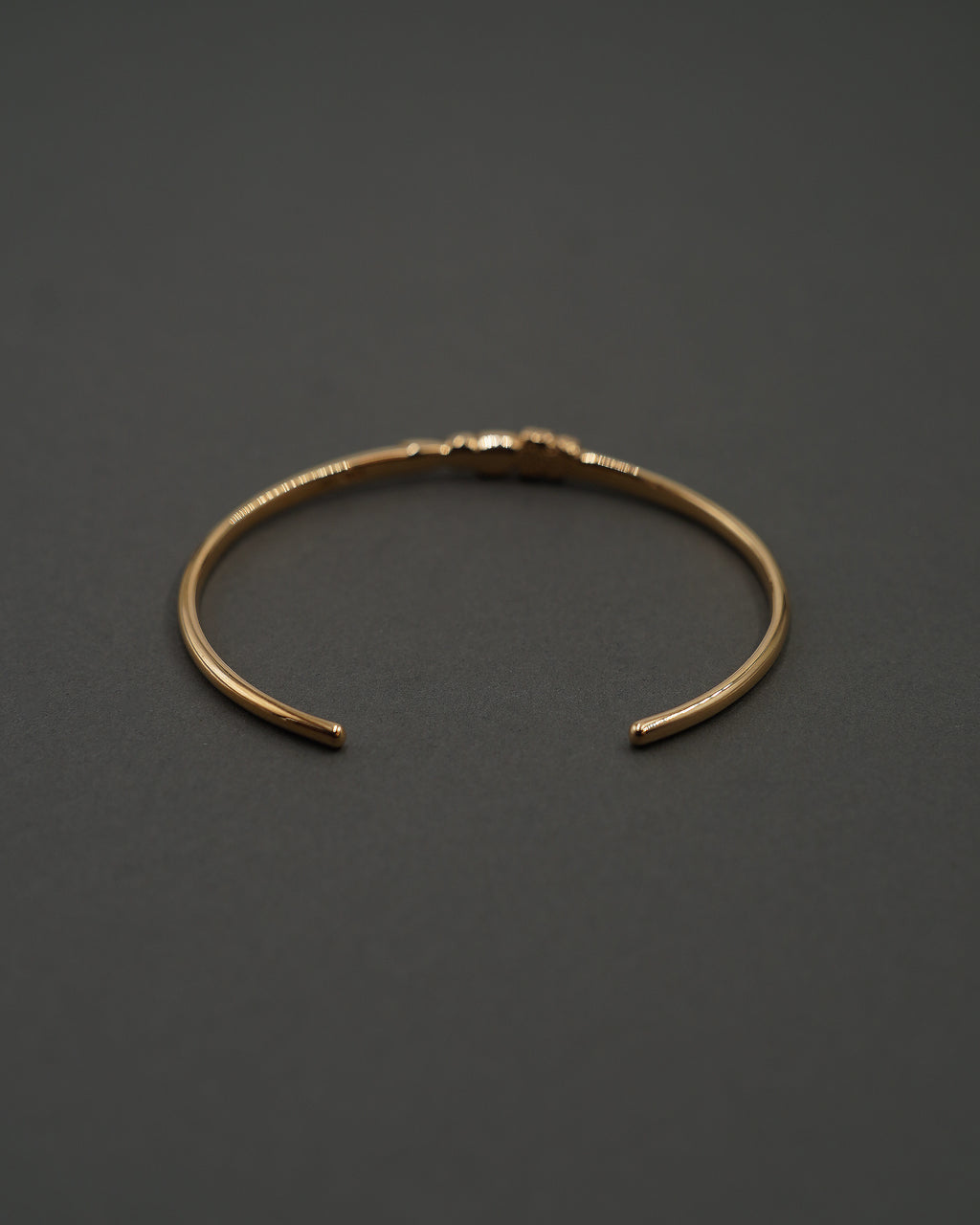STENKUSTEN ARMBAND CUFF GULD