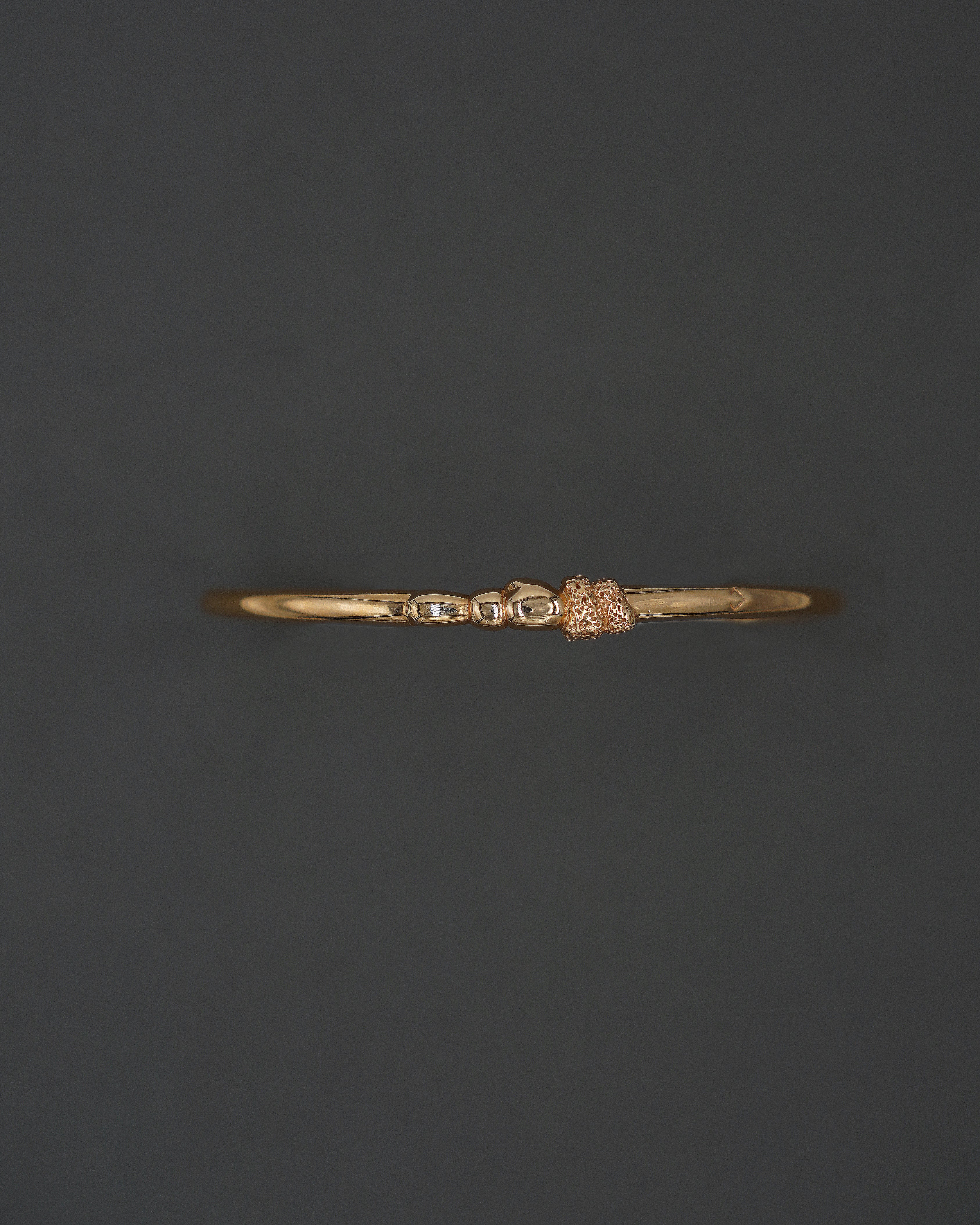 STENKUSTEN ARMBAND CUFF GULD