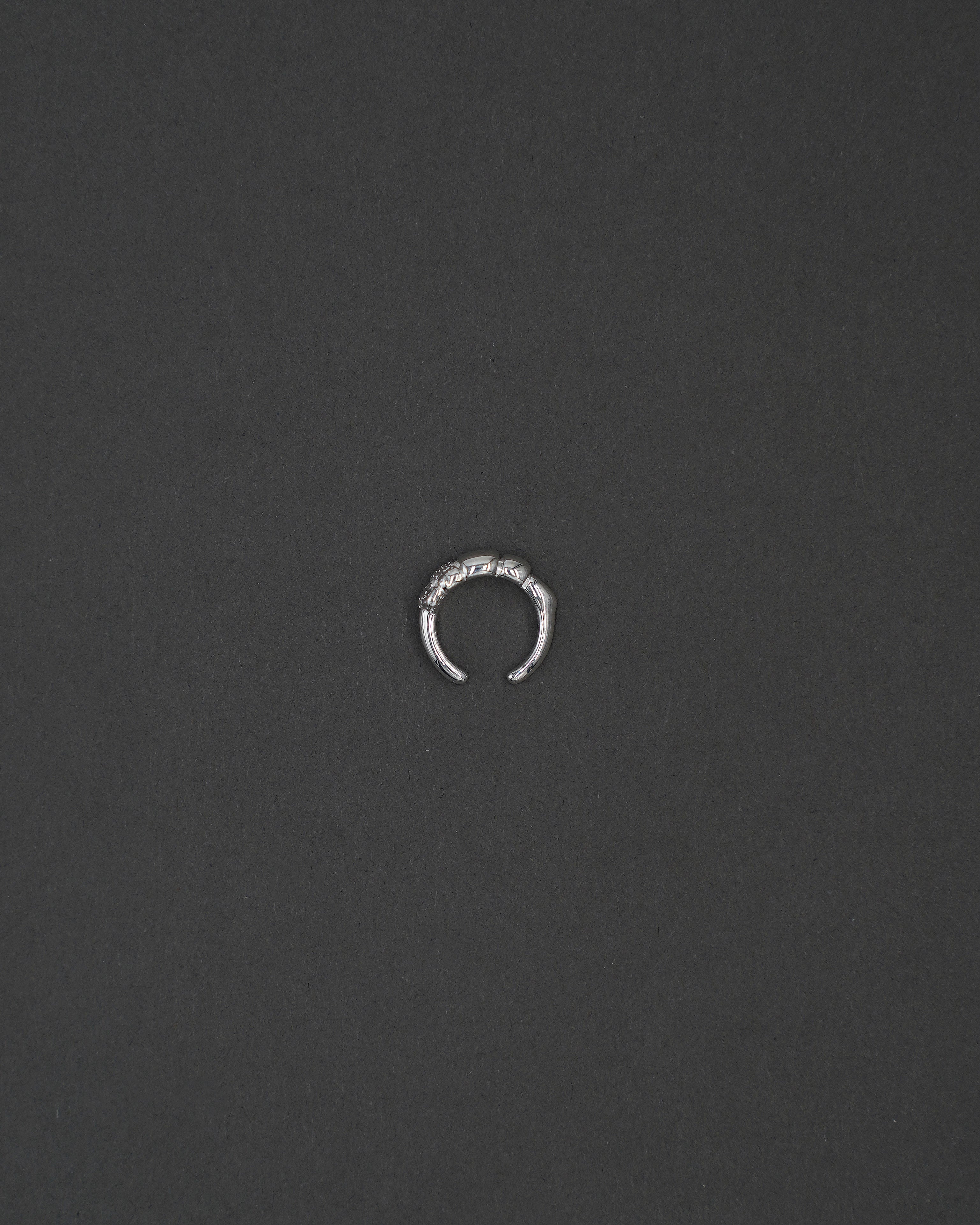 STENKUSTEN EARCUFF SILVER