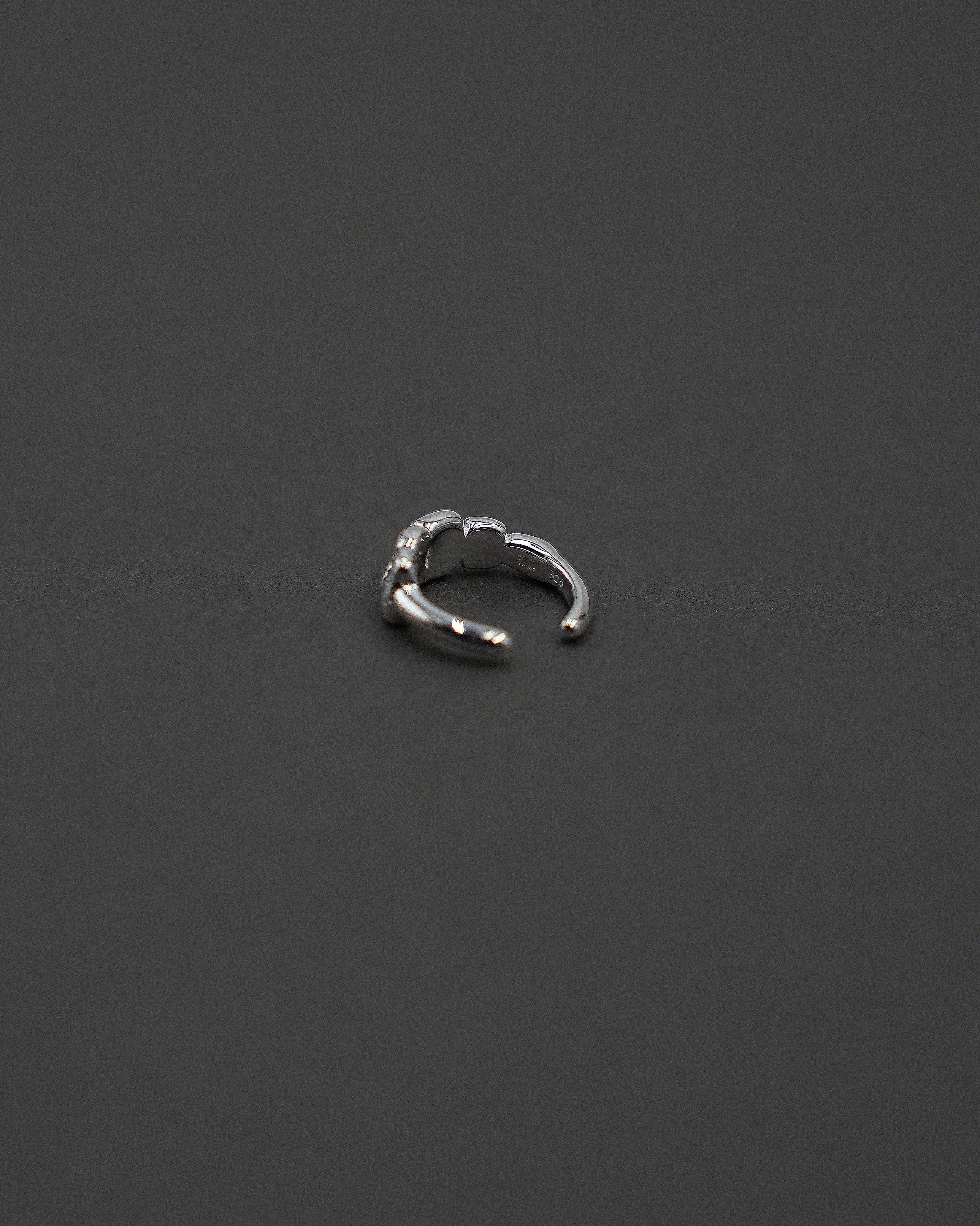 STENKUSTEN EARCUFF SILVER