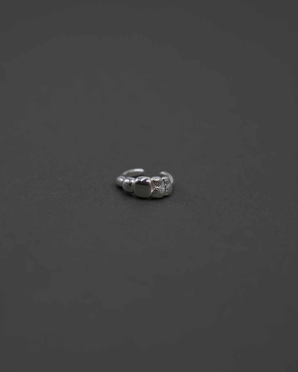STENKUSTEN EARCUFF SILVER