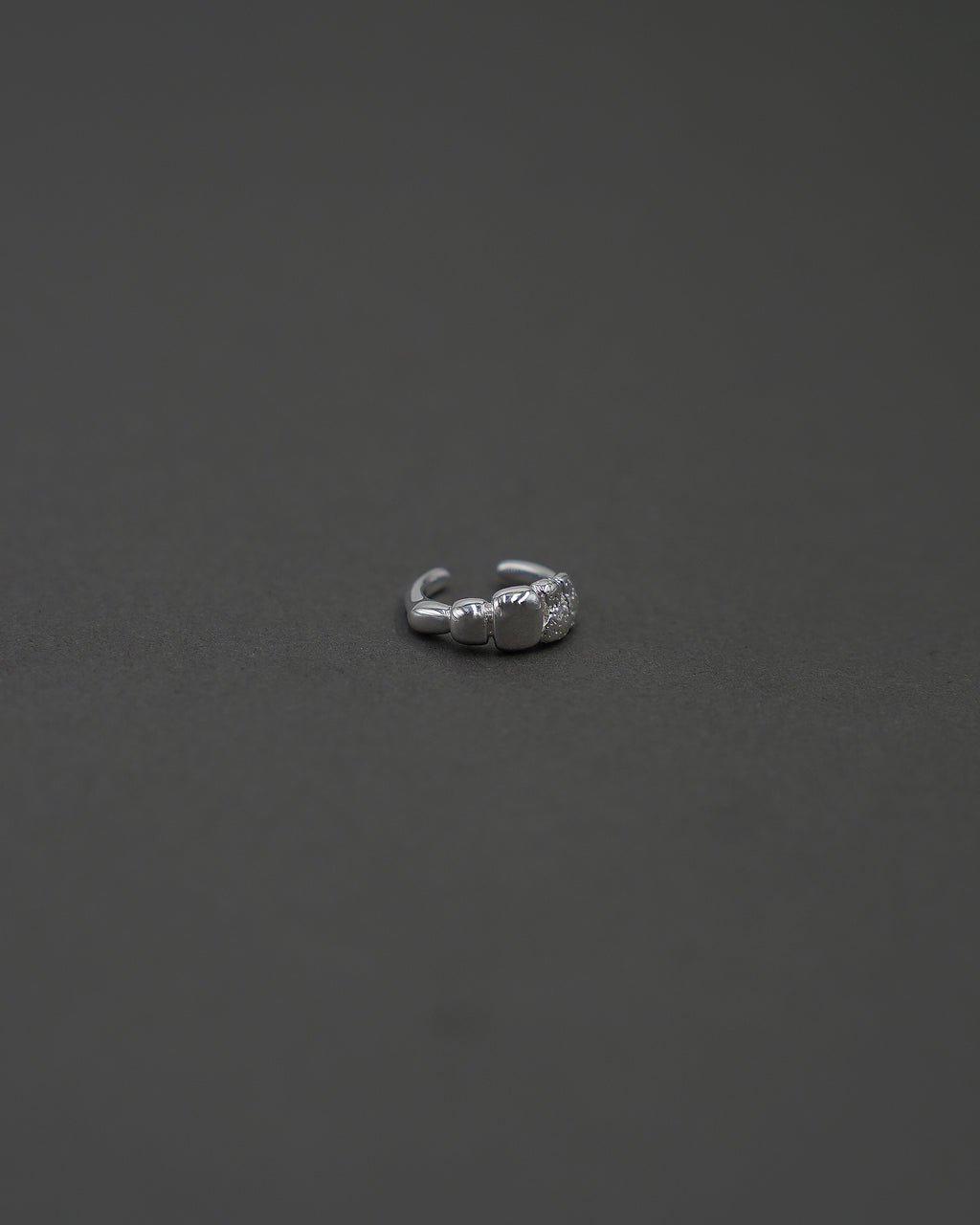 STENKUSTEN EARCUFF SILVER