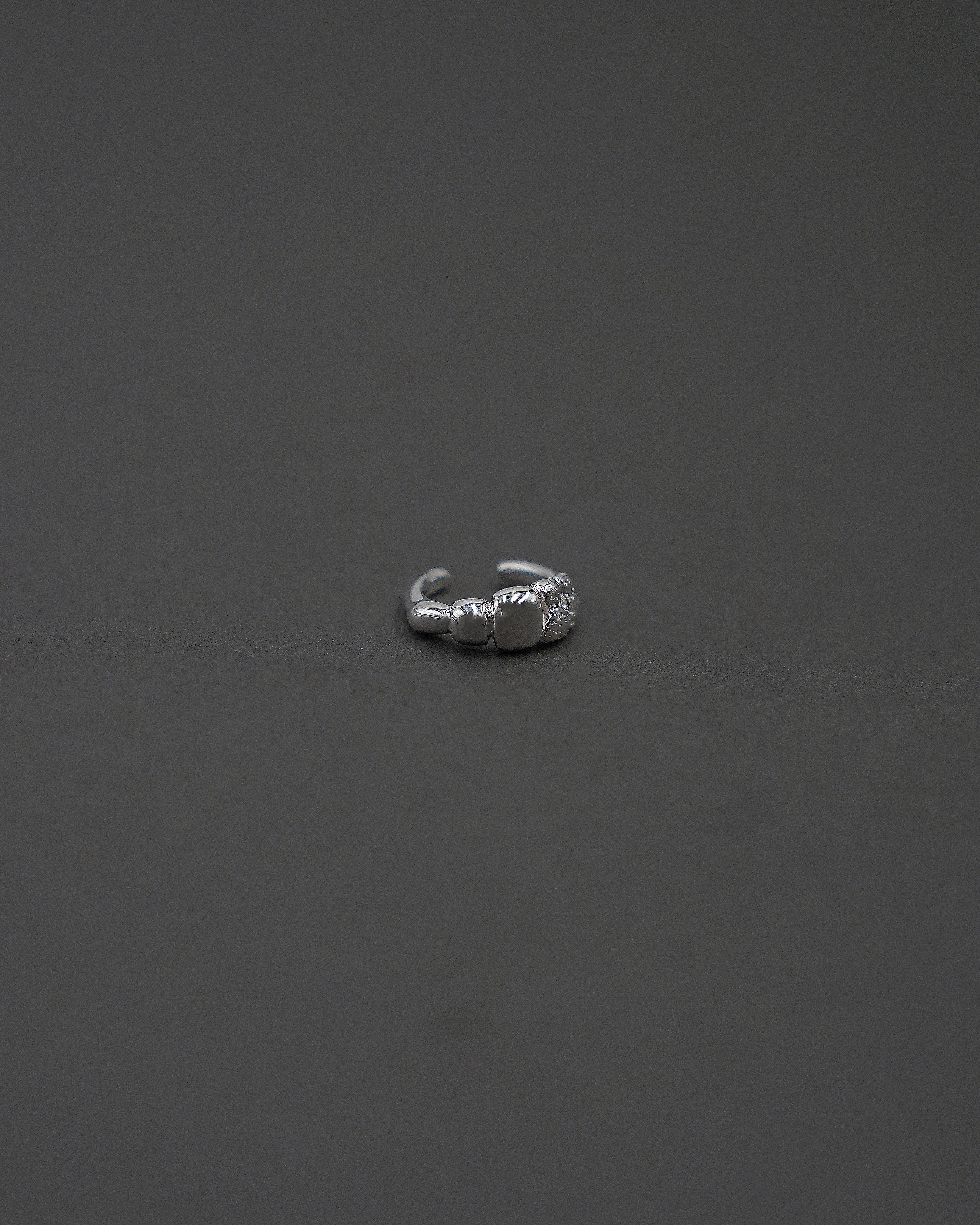 STENKUSTEN EARCUFF SILVER