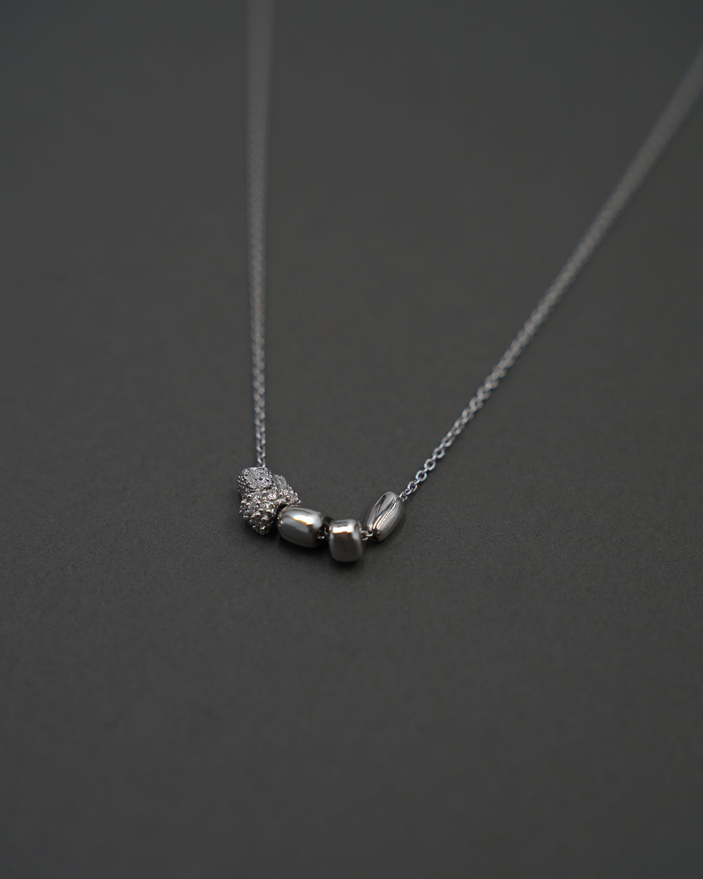 STENKUSTEN HALSBAND S DIAMANT VITGULD