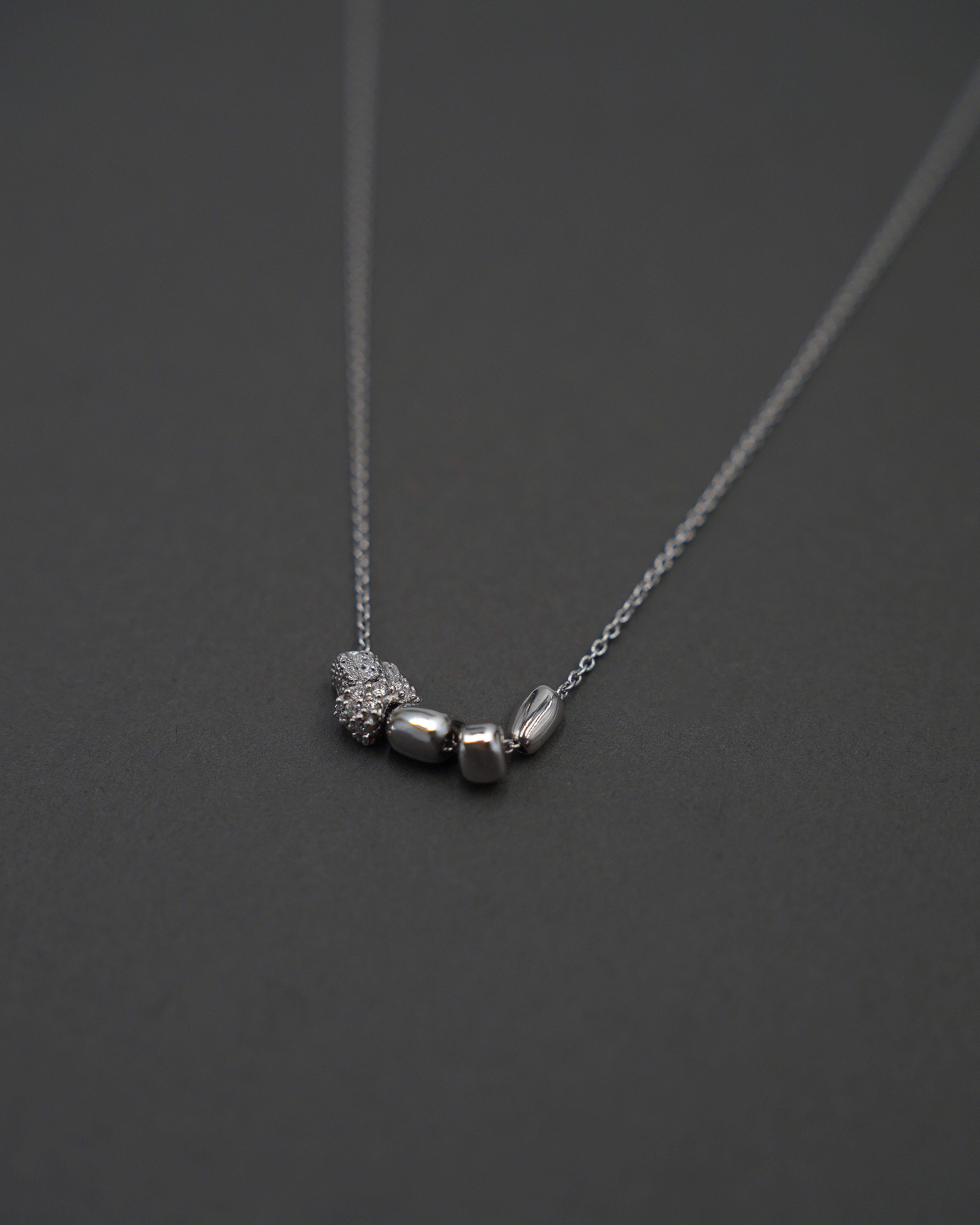 STENKUSTEN HALSBAND S DIAMANT VITGULD