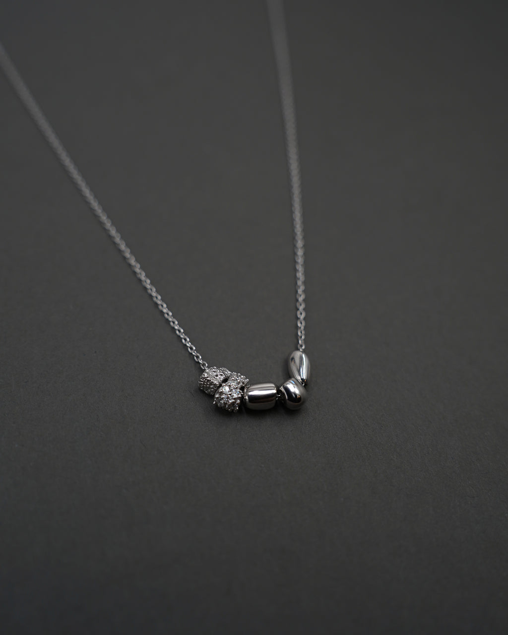 STENKUSTEN HALSBAND S DIAMANT VITGULD