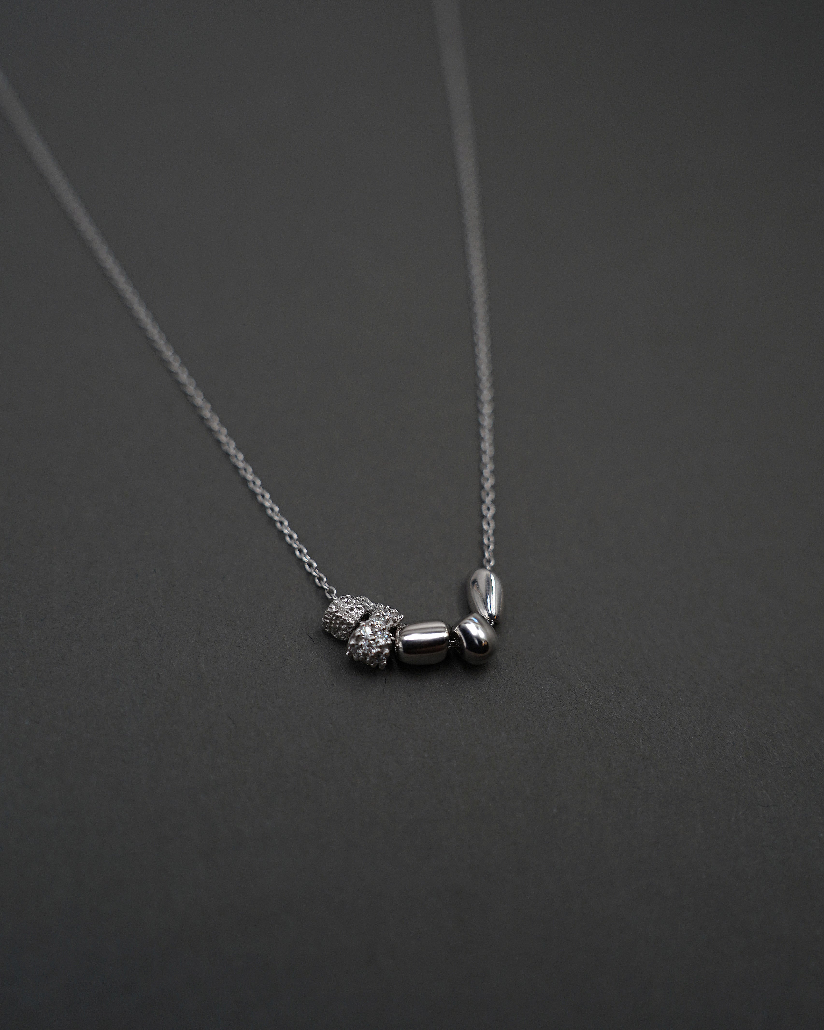 STENKUSTEN HALSBAND S DIAMANT VITGULD