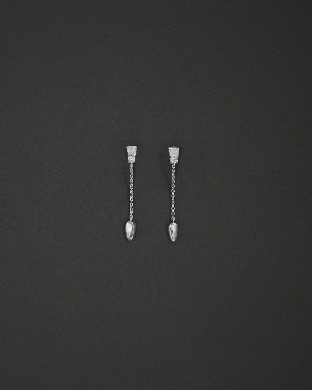 STENKUSTEN ÖRHÄNGEN DROP KORT 5CM