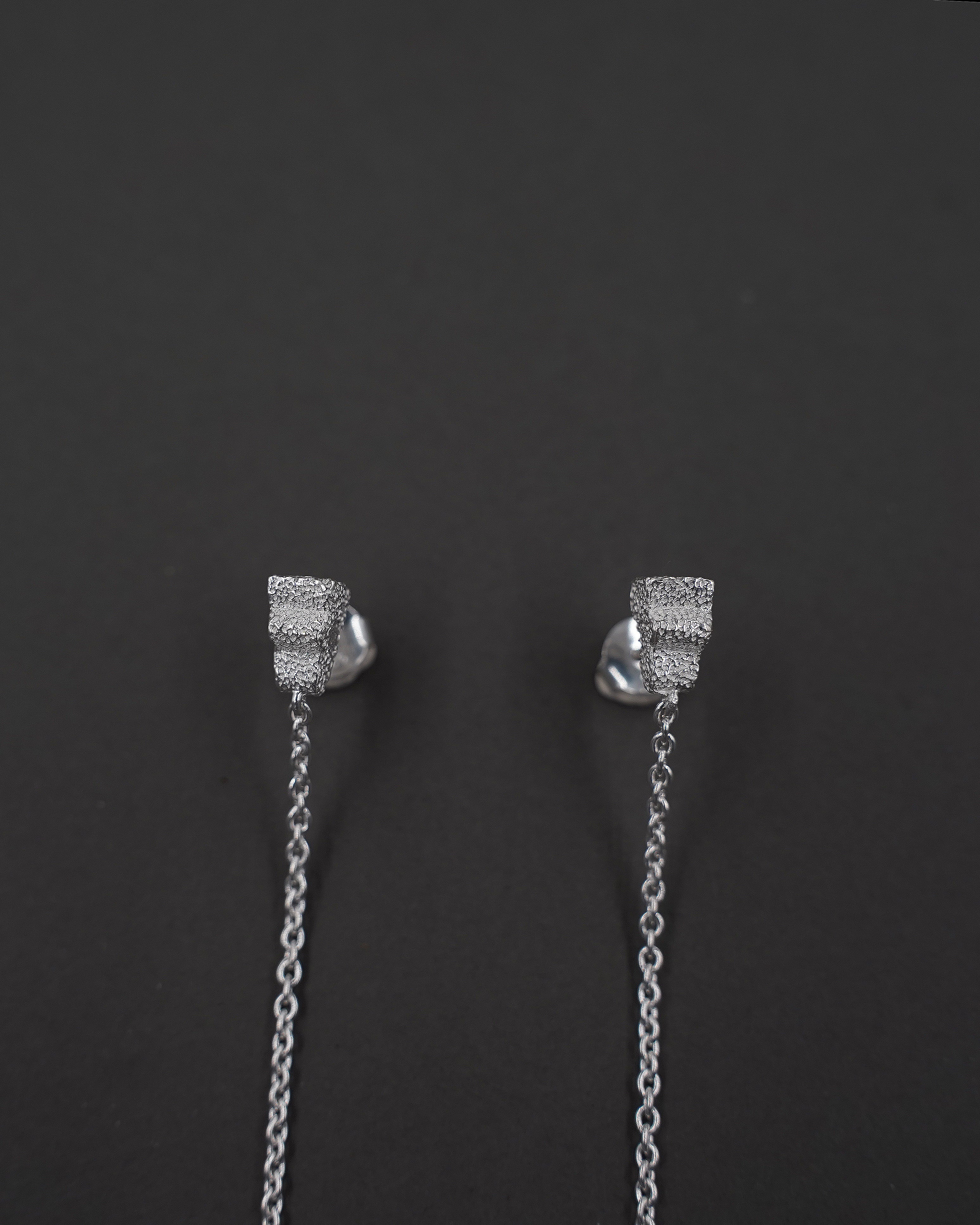 STENKUSTEN ÖRHÄNGEN DROP LÅNG 10CM