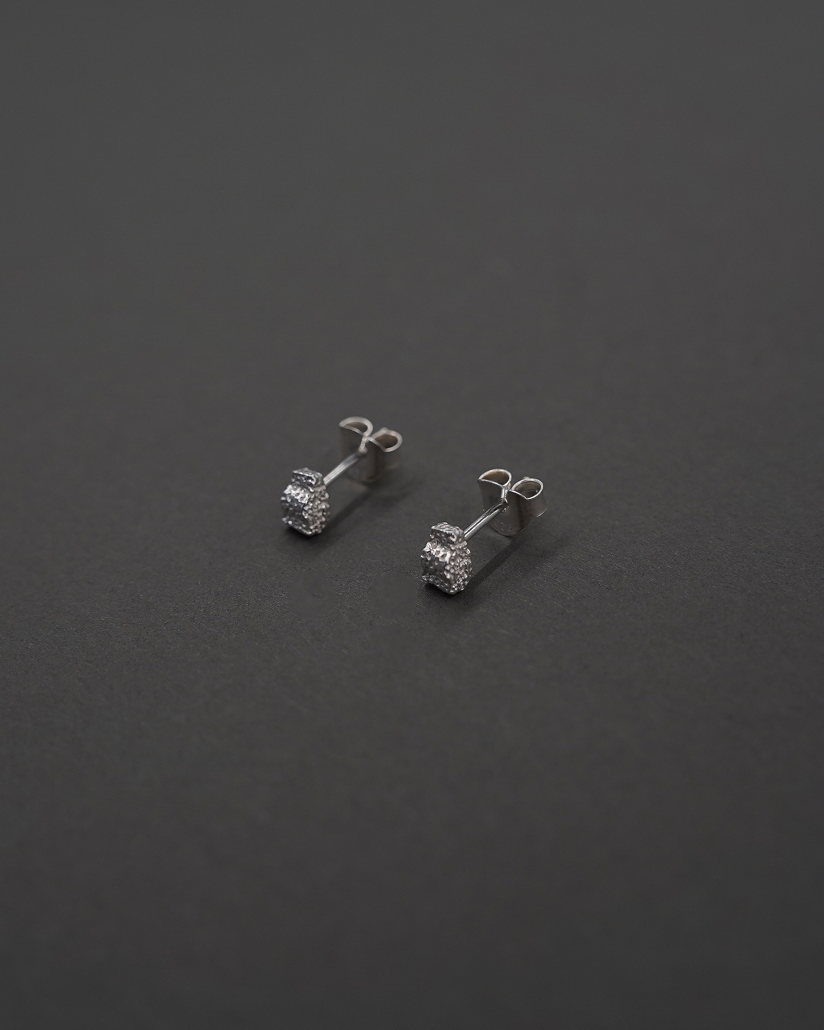 STENKUSTEN ÖRHÄNGEN MINI STRUKTUR