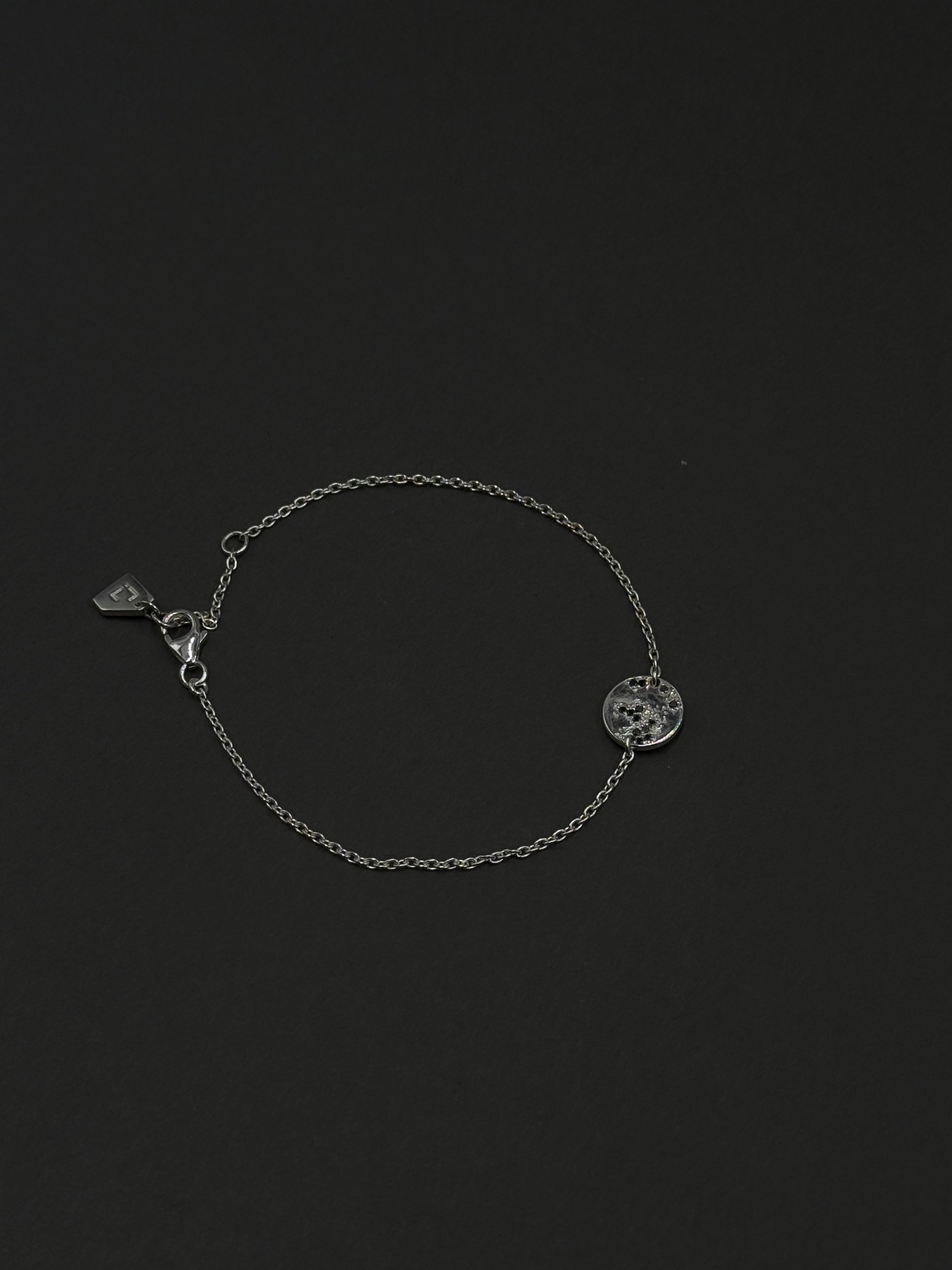ONE WORLD ARMBAND SVARTA DIAMANTER