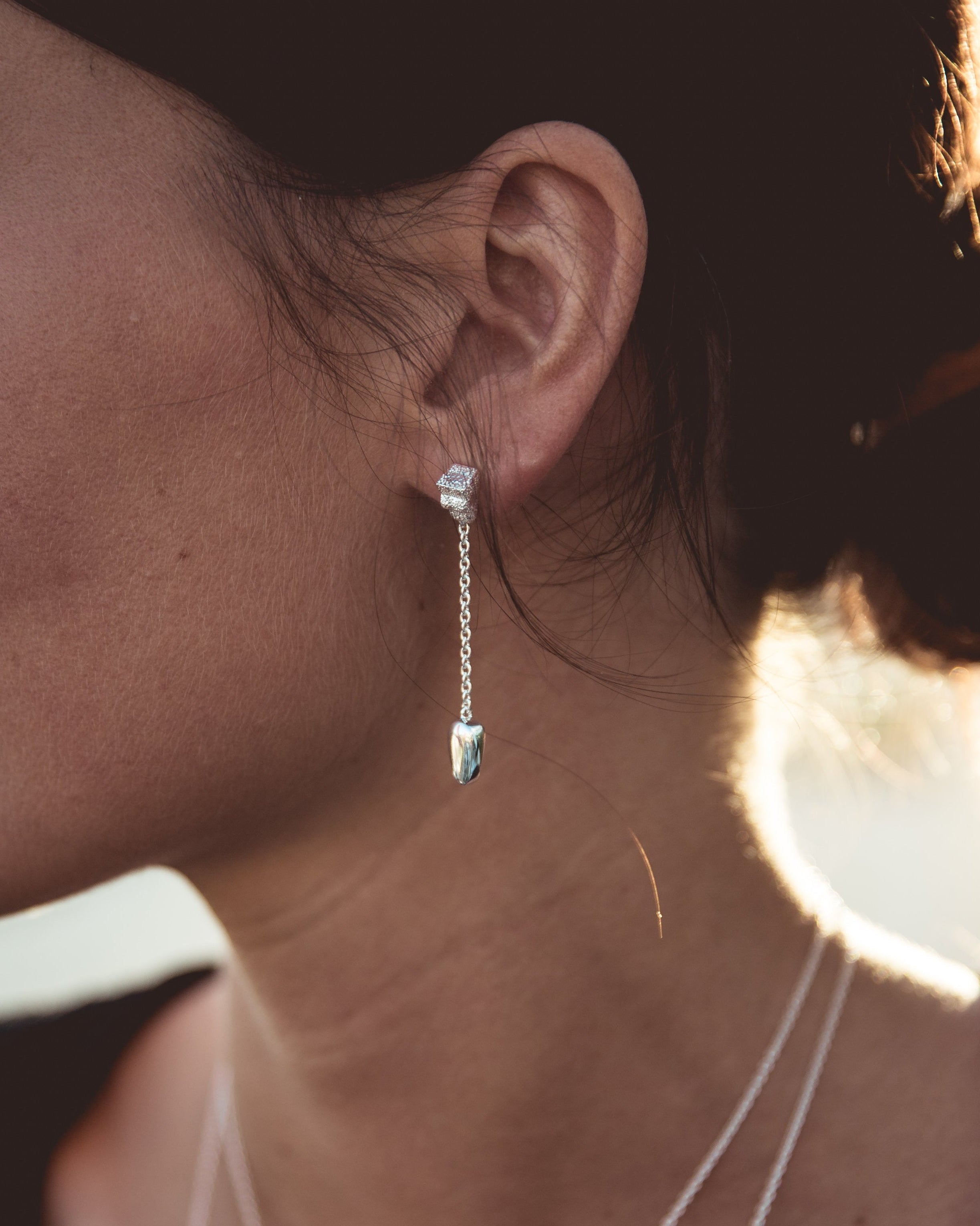 STENKUSTEN ÖRHÄNGEN DROP KORT 5CM